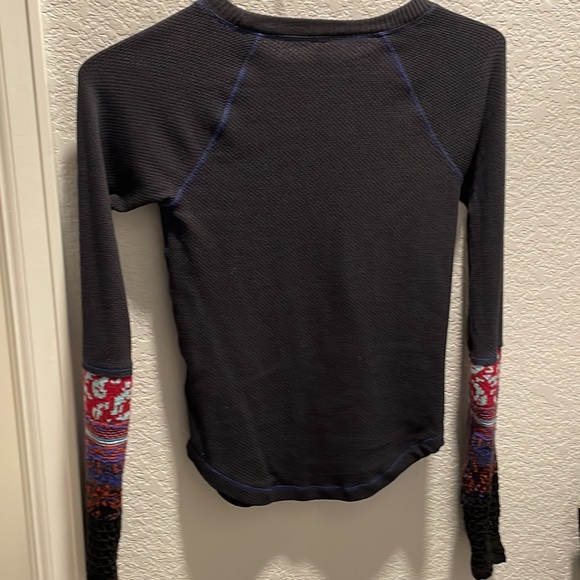 Free people thermal sweater crocheted cuffs small womens shirt navy blue 🌻 - Picture 5 of 6
